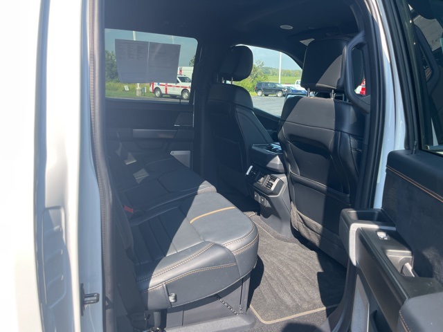 2023 Ford F-150 Platinum photo 19