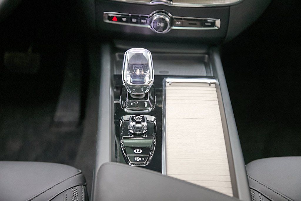 2026 VOLVO XC60 - Image 29