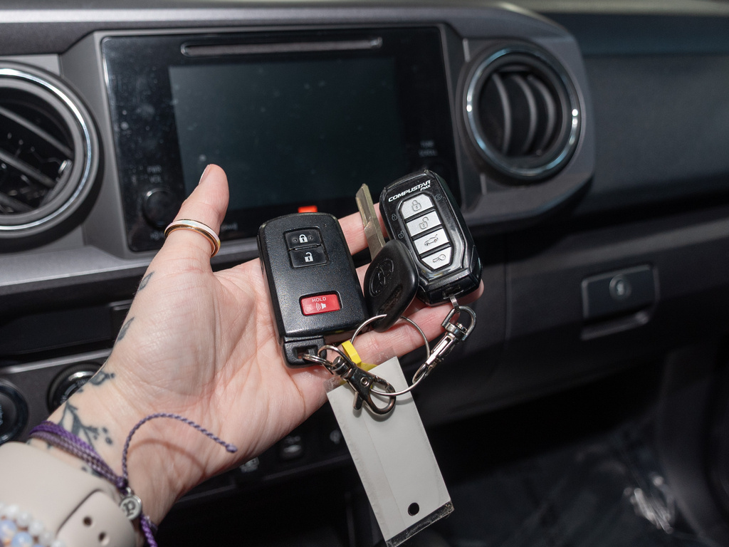 2019 Toyota Tacoma TRD Sport photo 14