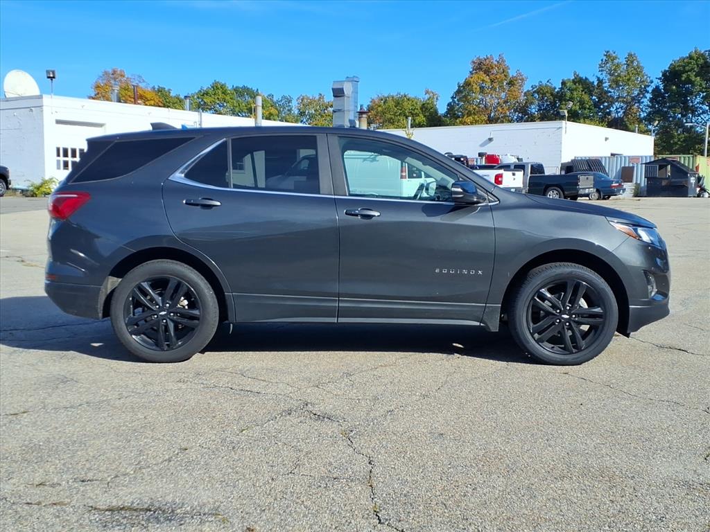 2021 Chevrolet Equinox LT photo 2