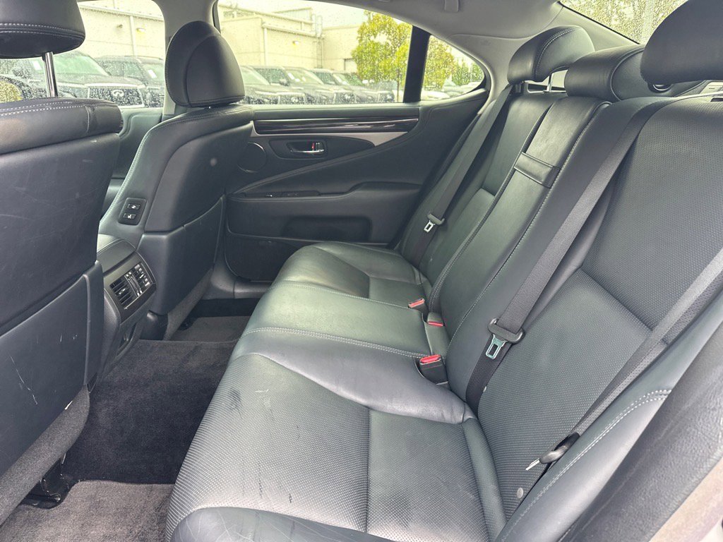 2017 Lexus LS 460 photo 12