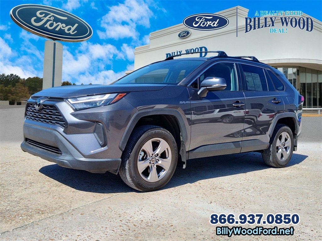 2022 Toyota RAV4 XLE's photo