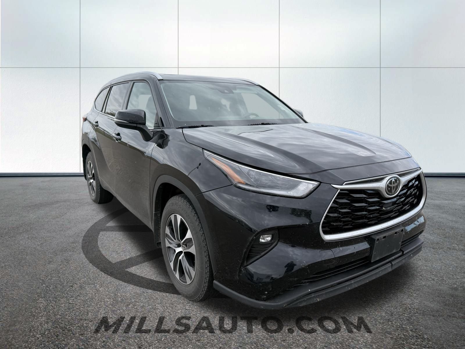2021 Toyota Highlander XLE photo 3