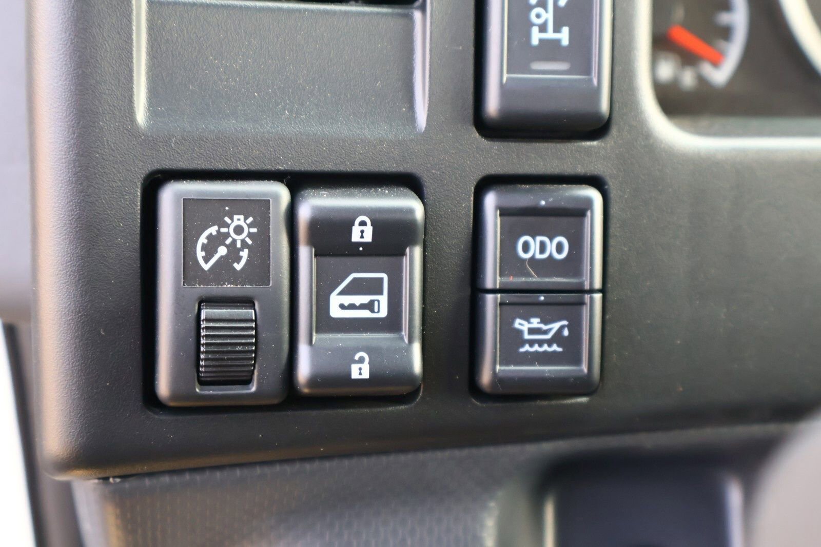 2023 Isuzu NRR Standard Cab photo 5