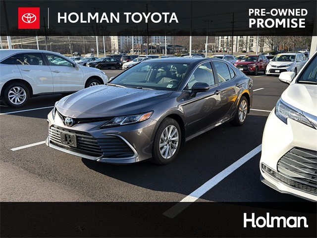 2024 Toyota Camry LE's photo