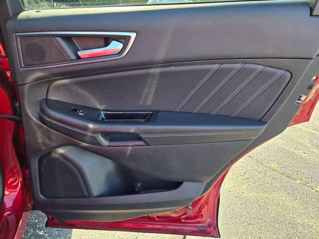 2019 Ford Edge ST photo 7