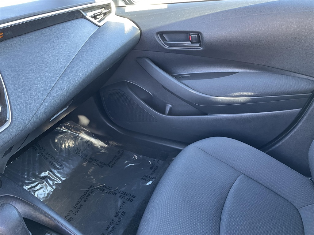 2022 Toyota Corolla LE photo 21