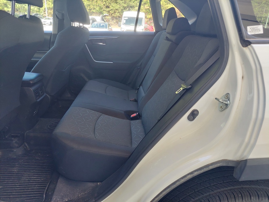 2023 Toyota RAV4 XLE photo 4