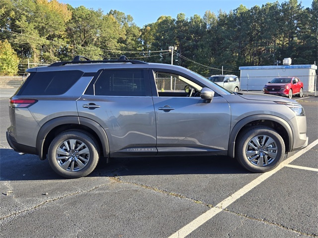 2025 Nissan Pathfinder SV photo 2