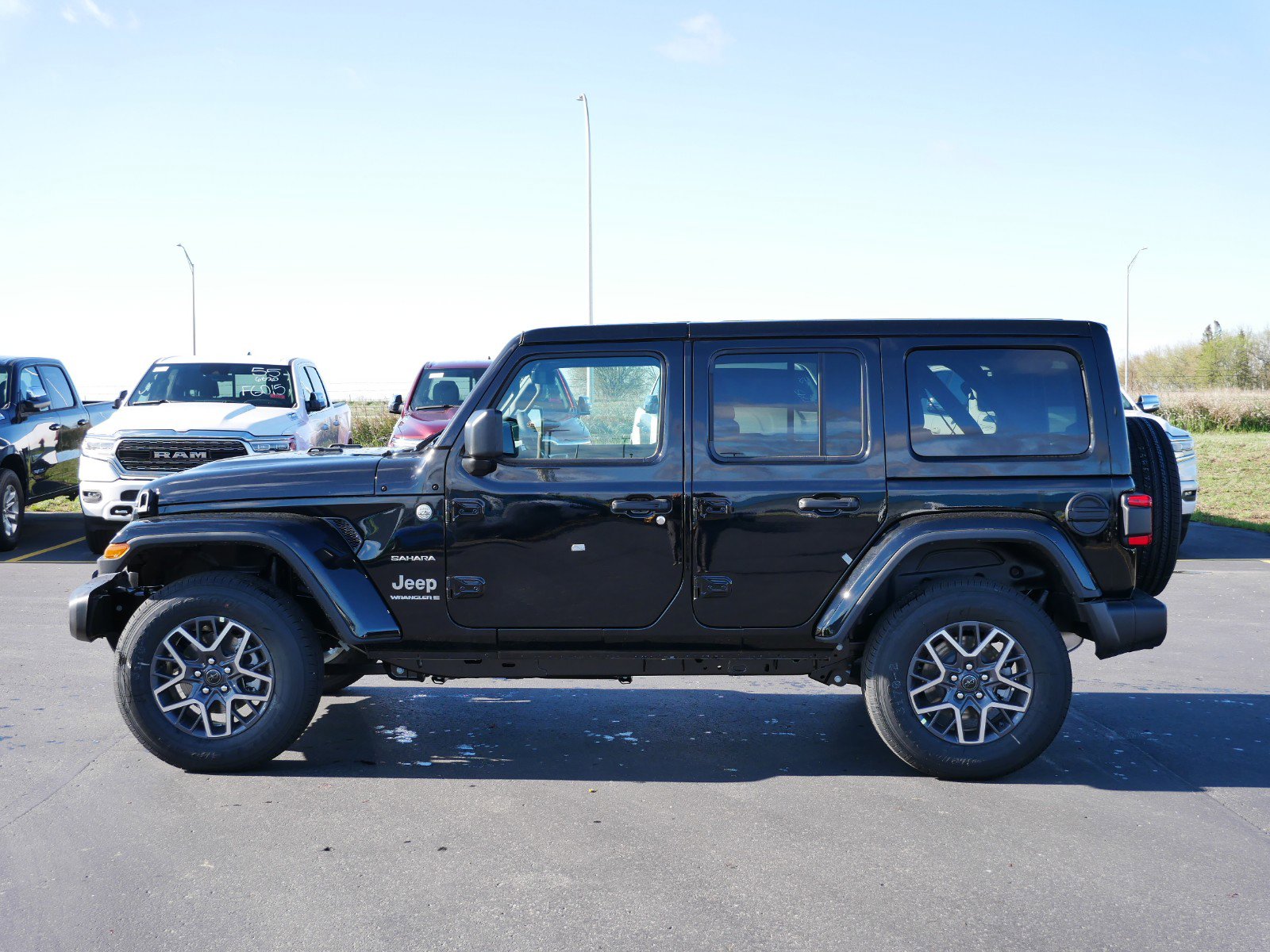 2024 Jeep Wrangler Sahara photo 3