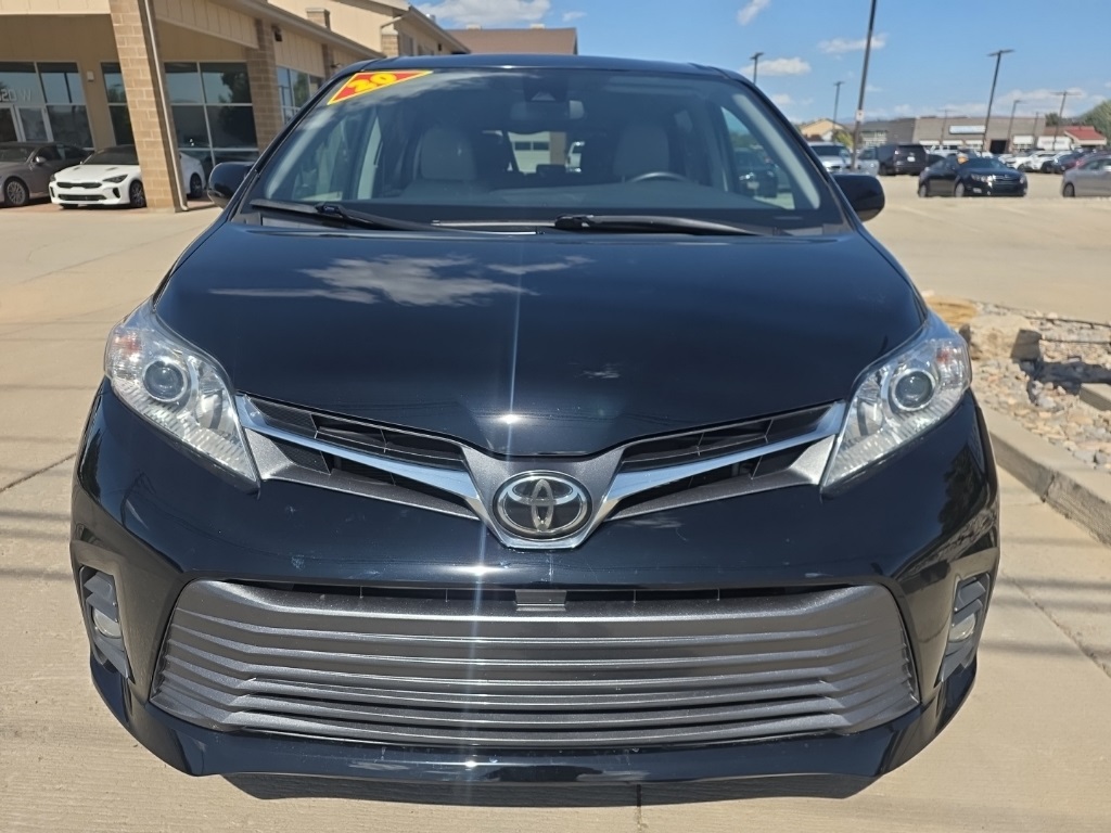 2020 Toyota Sienna XLE photo 8