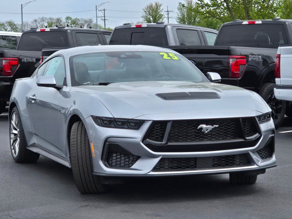 2025 Ford Mustang GT Premium photo 3
