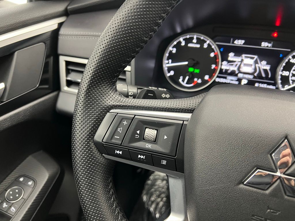 2024 Mitsubishi Outlander SE S-AWC photo 13