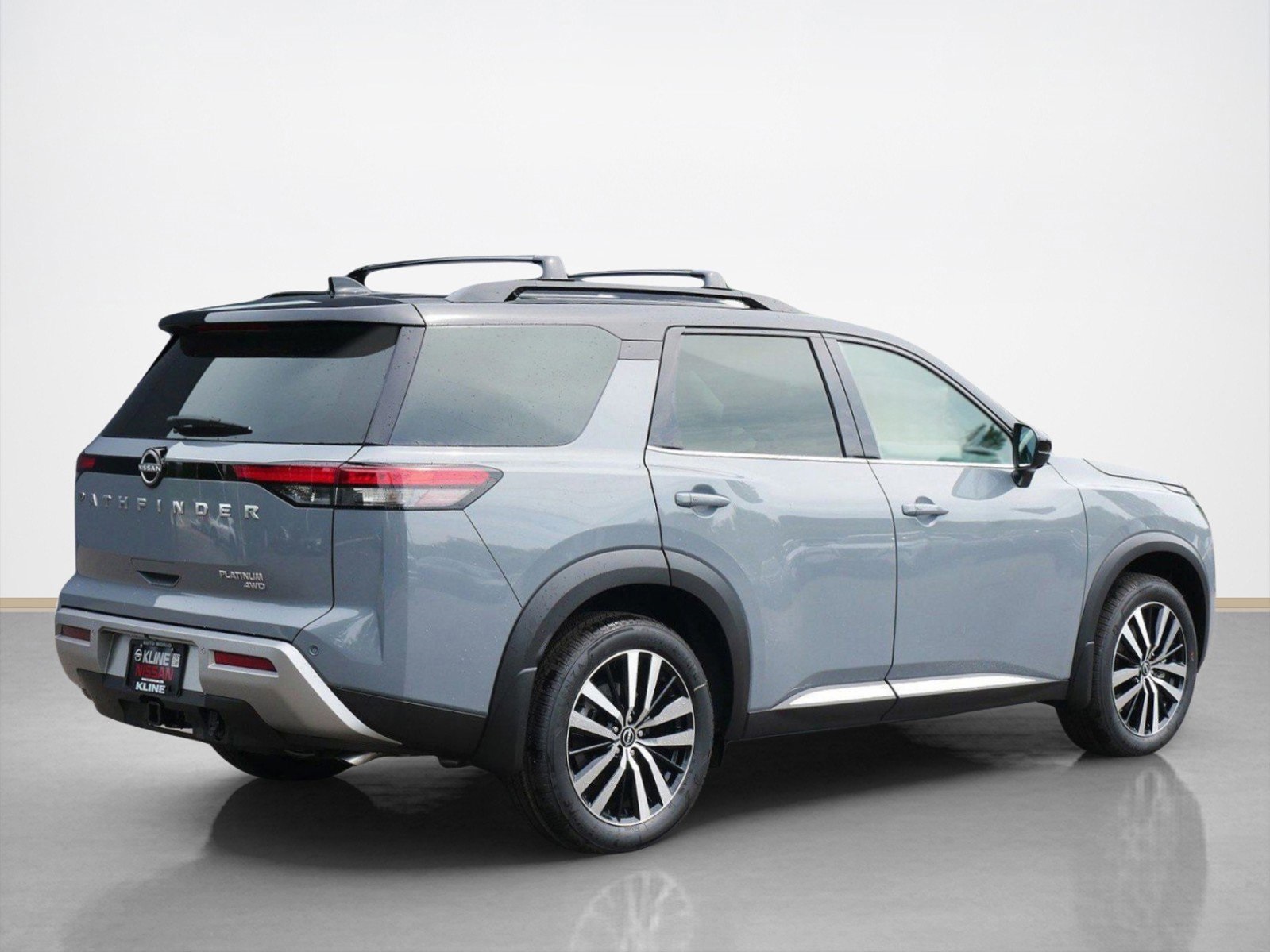 2025 Nissan Pathfinder Platinum photo 2
