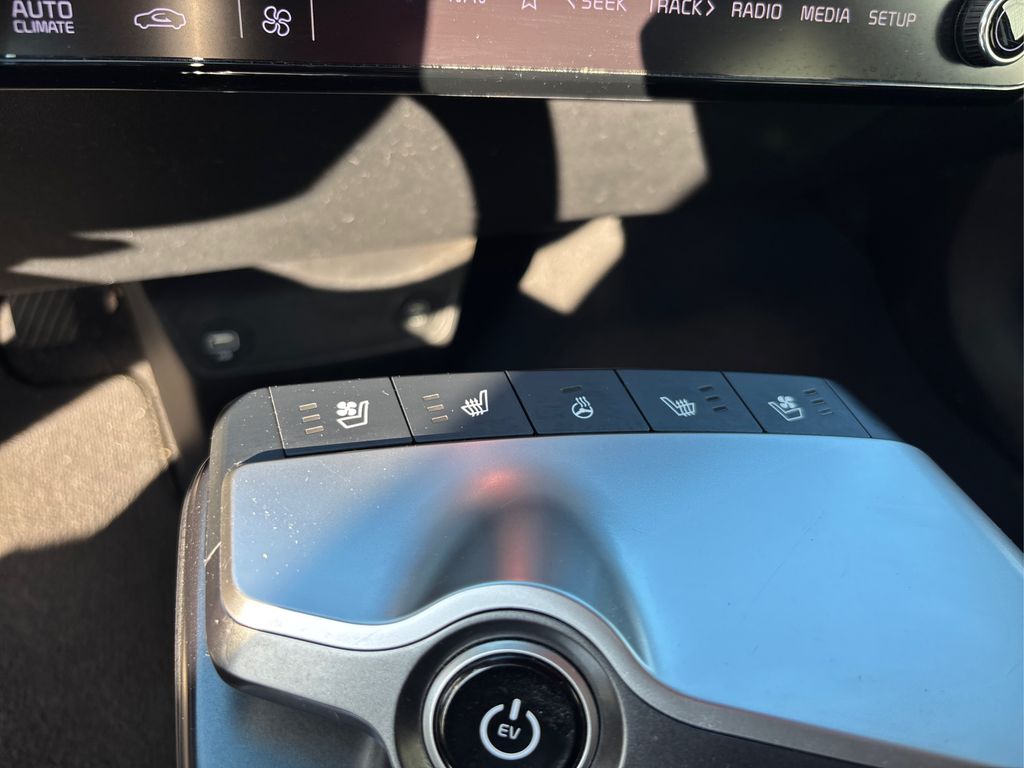 2022 Kia EV6 Wind photo 29