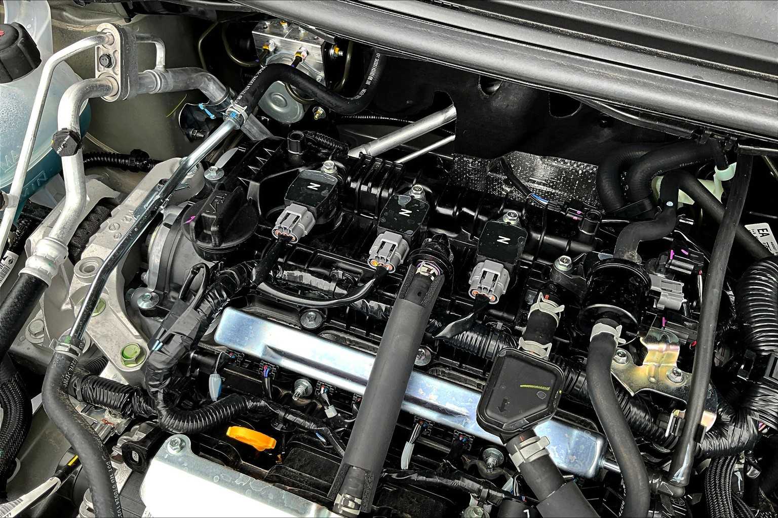 2025 Nissan Versa SV photo 14