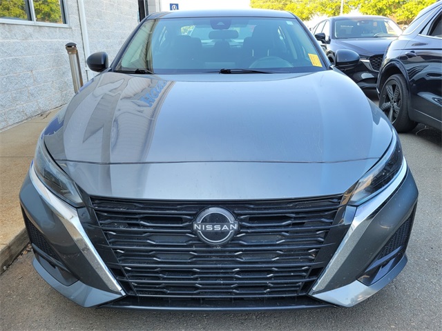 2024 Nissan Altima 2.5 SV photo 2