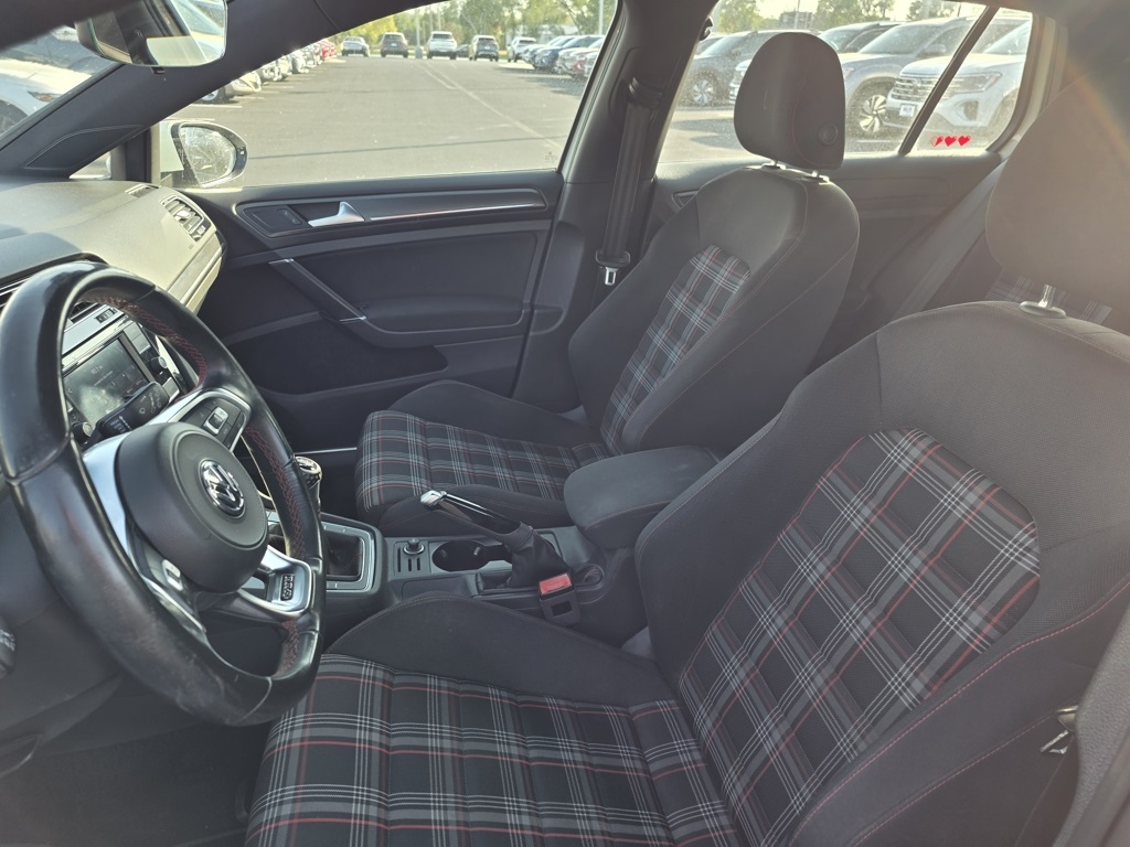 2019 Volkswagen Golf GTI S photo 3