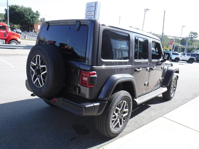 2025 Jeep Wrangler Sahara photo 8