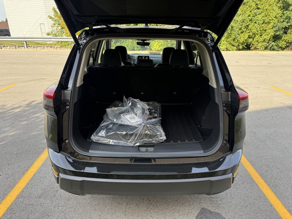 2026 Nissan Rogue SV photo 4