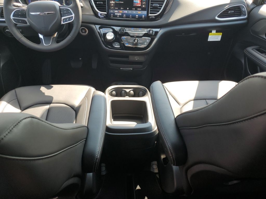 2026 Chrysler Voyager LX photo 21