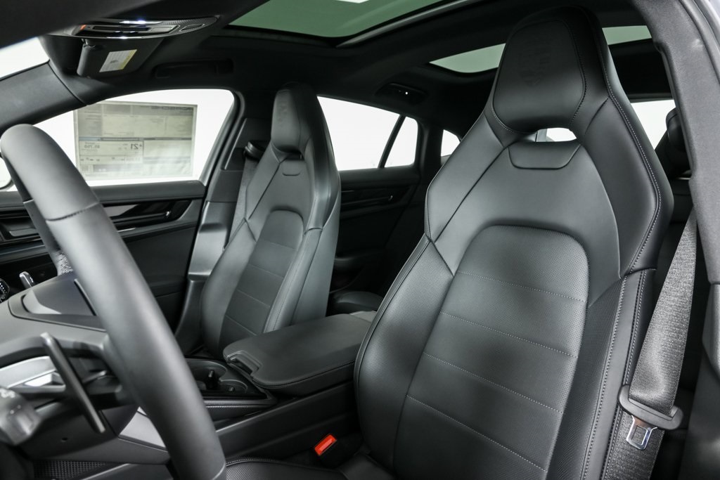 2025 Porsche Panamera Base photo 5