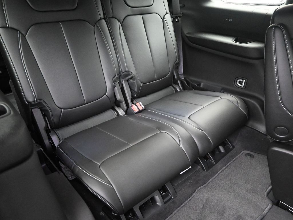 2025 Jeep Grand Cherokee Limited photo 7