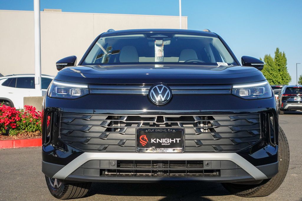 2025 Volkswagen Tiguan SE photo 3