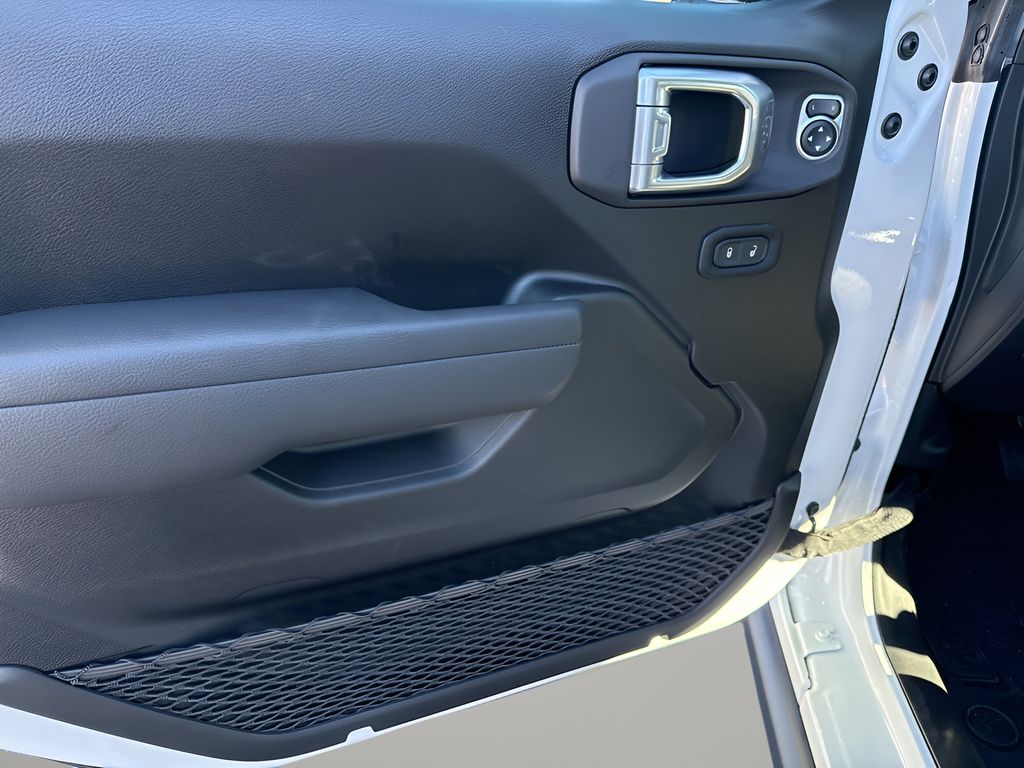 2025 Jeep Gladiator Willys photo 16