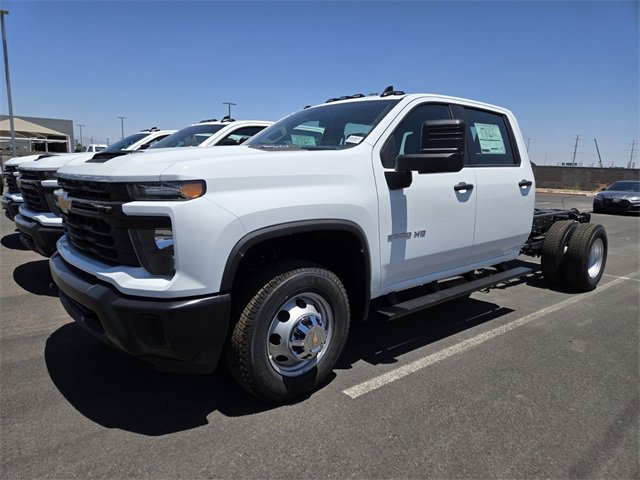 2025 Chevrolet Silverado 3500HD Work Truck photo 2