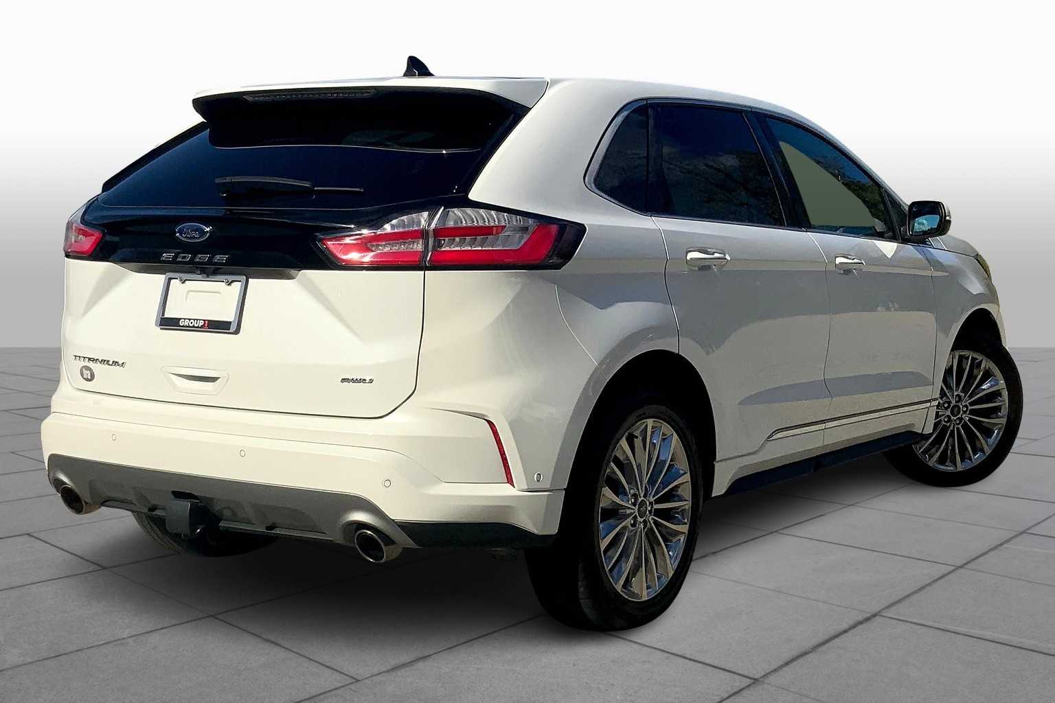 2022 Ford Edge Titanium photo 11
