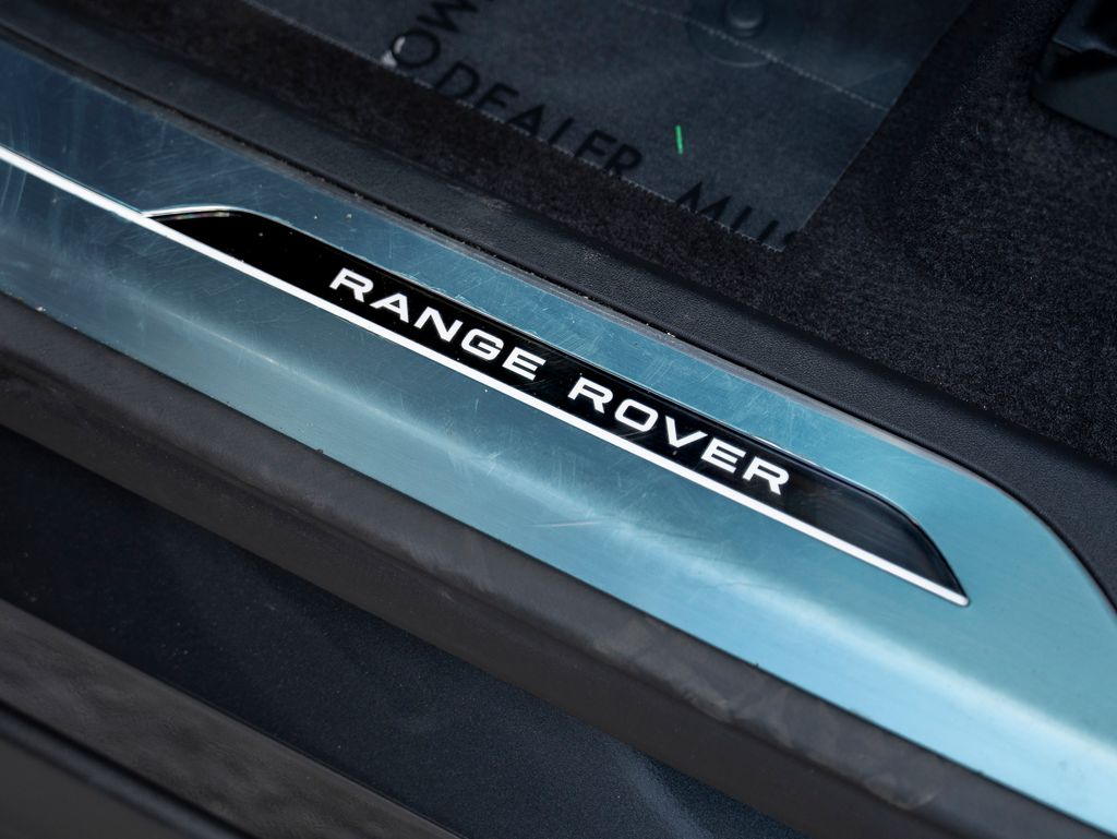 2025 Land Rover Range Rover Sport SE photo 15