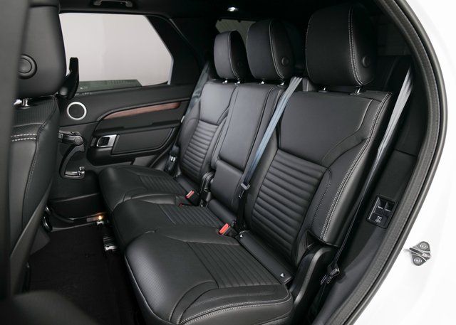 2025 Land Rover Discovery SE photo 5