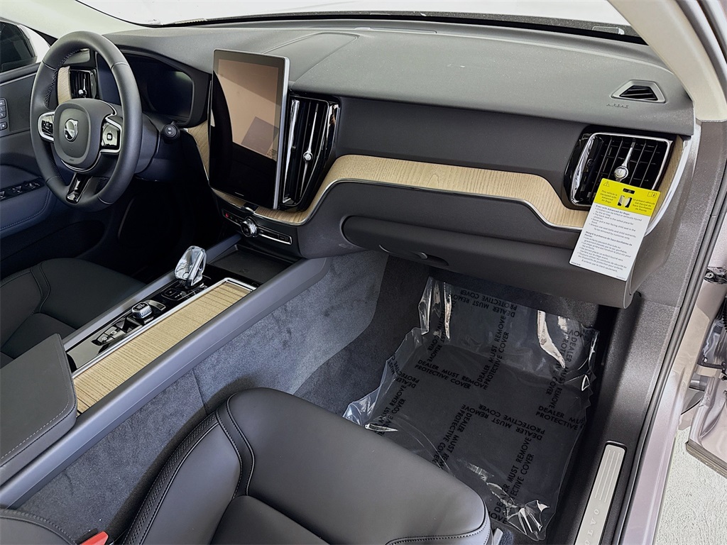 2026 Volvo XC60 B5 Plus photo 29