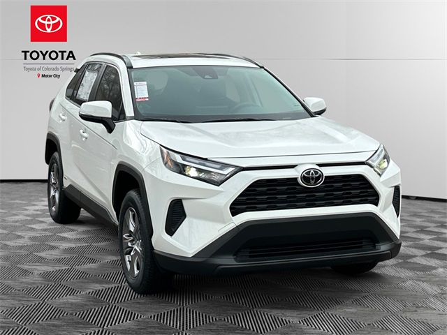 2025 Toyota RAV4 XLE's photo
