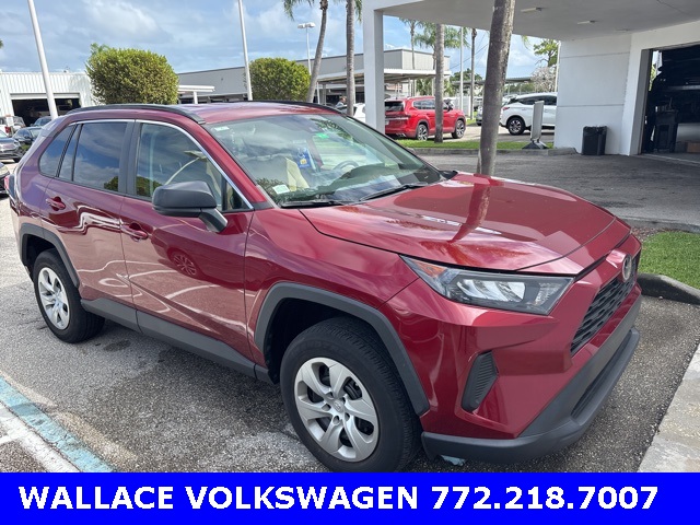 2021 Toyota RAV4 LE photo 2