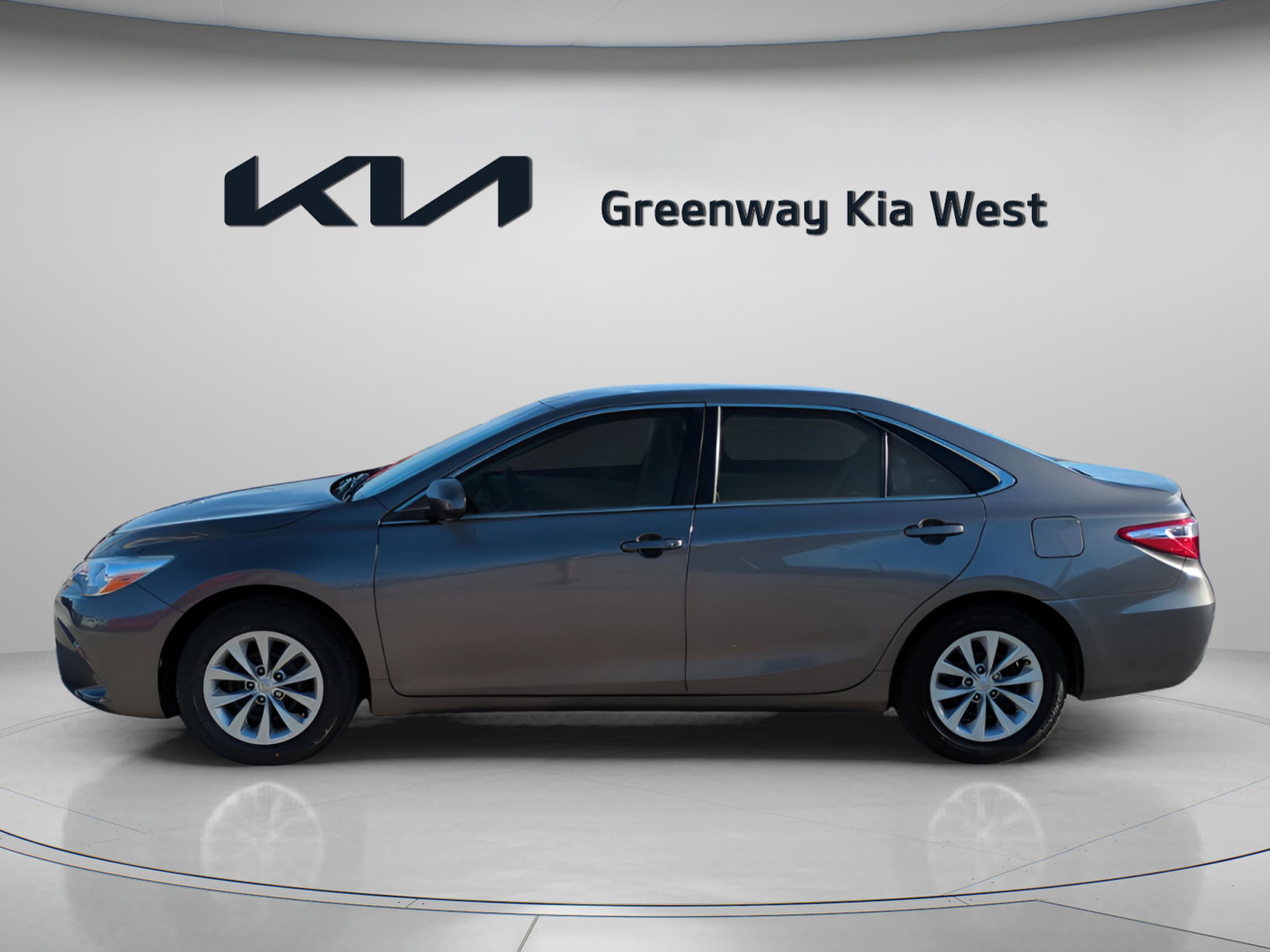 2016 Toyota Camry SE photo 4