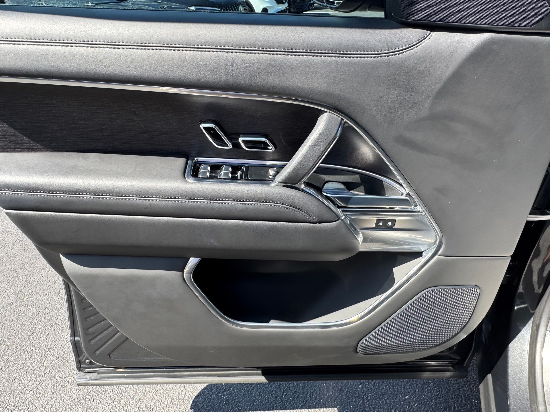 2024 Land Rover Range Rover SE photo 2