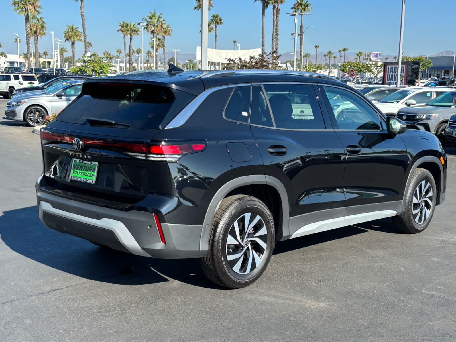 2025 Volkswagen Tiguan S photo 2