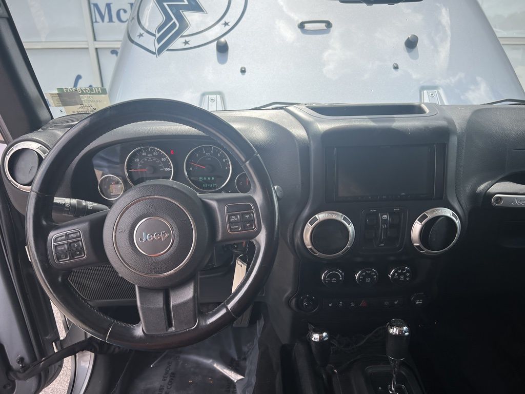 2017 Jeep Wrangler Unlimited Sahara photo 21