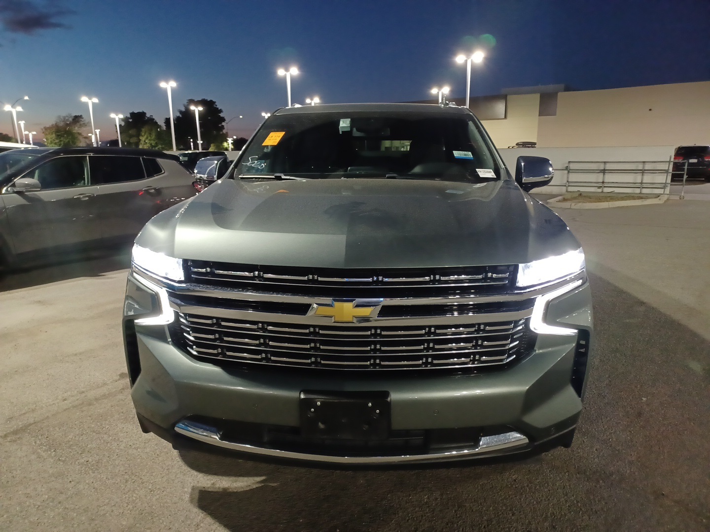 2024 Chevrolet Suburban Premier photo 2