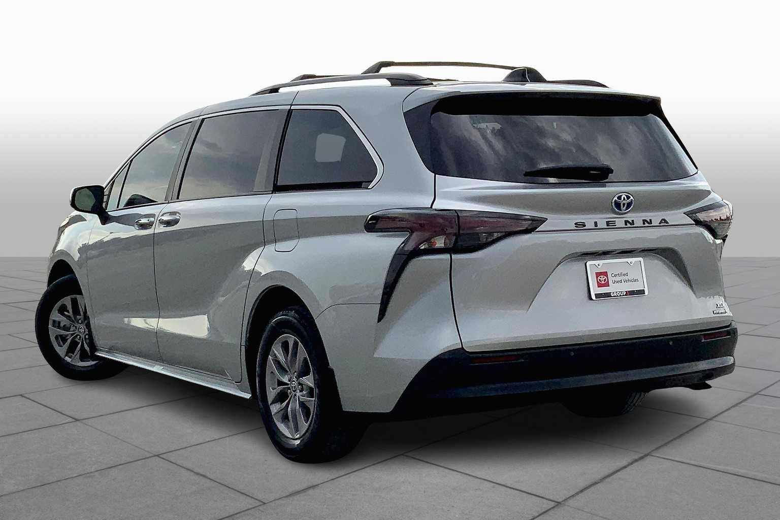 2024 Toyota Sienna XLE photo 11
