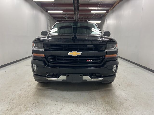 2018 Chevrolet Silverado 1500 LT photo 2