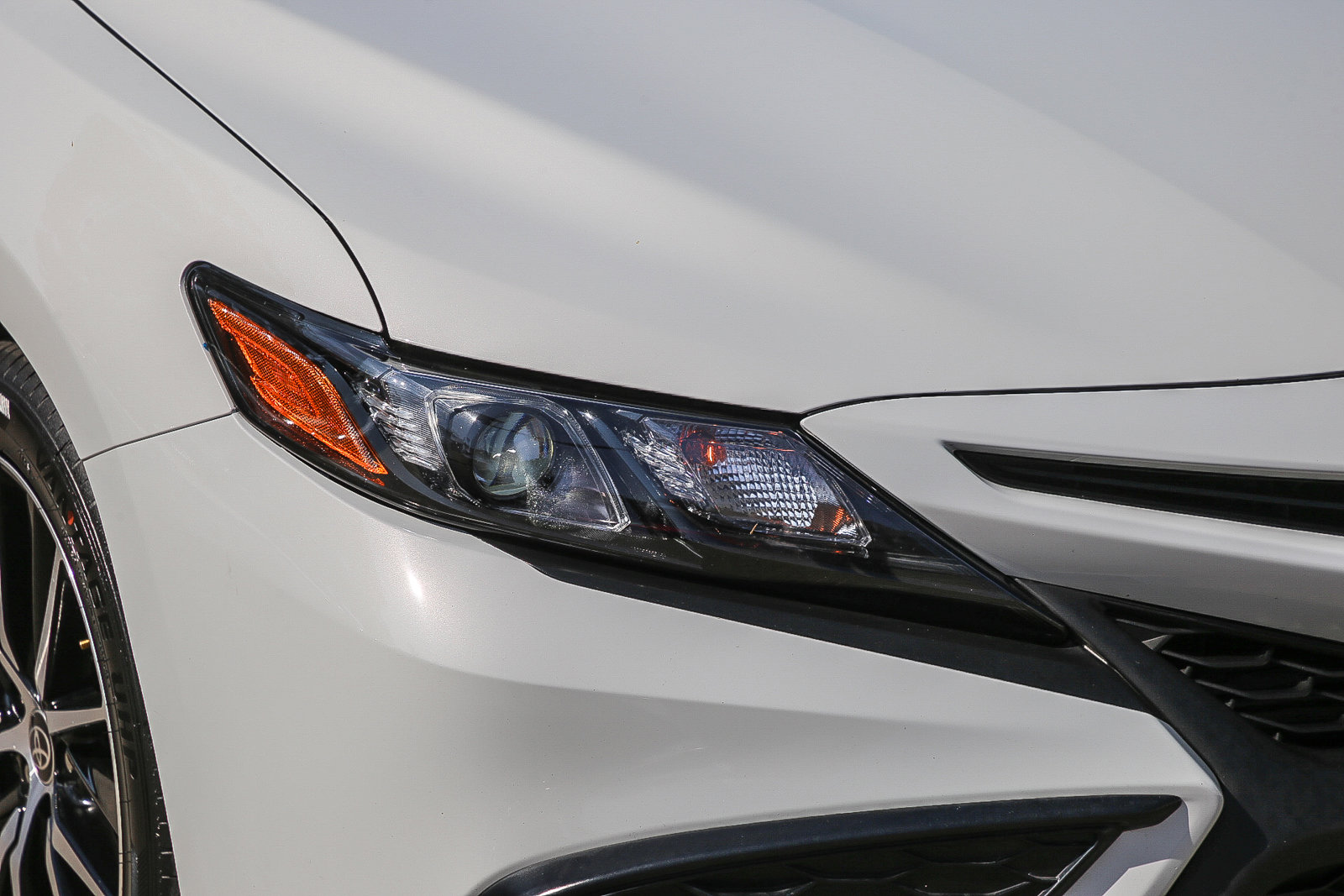 2024 Toyota Camry Hybrid SE photo 3