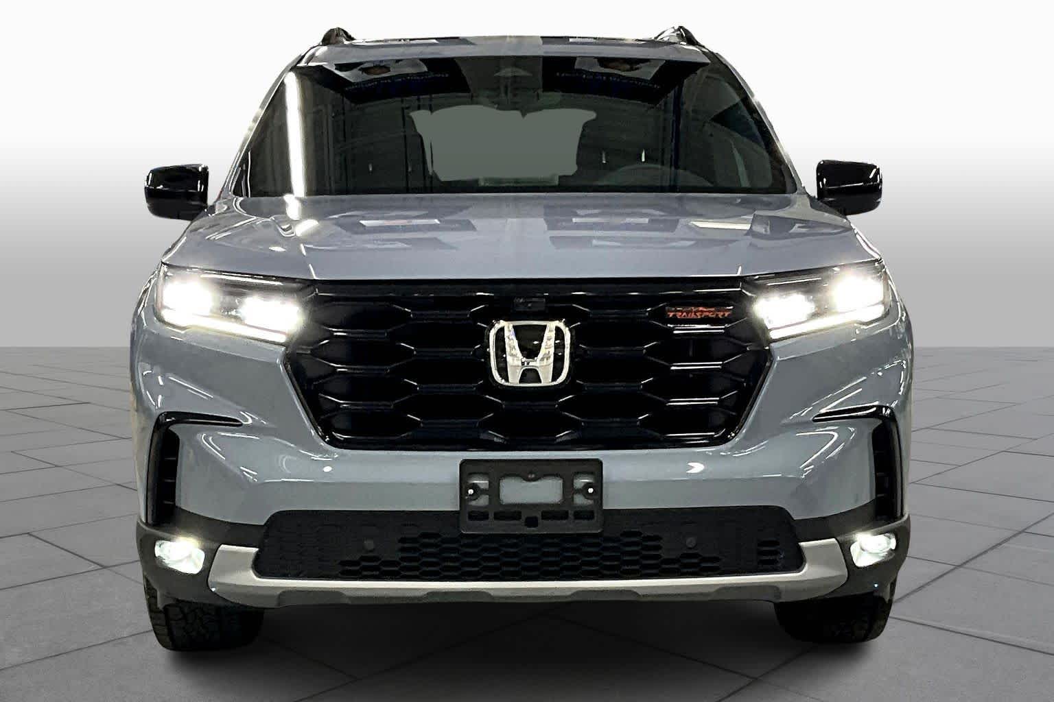 2025 Honda Pilot TrailSport photo 3