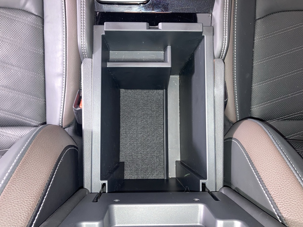 2024 Nissan Pathfinder Platinum photo 2