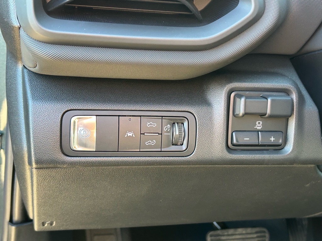 2025 Chevrolet Silverado EV LT photo 6