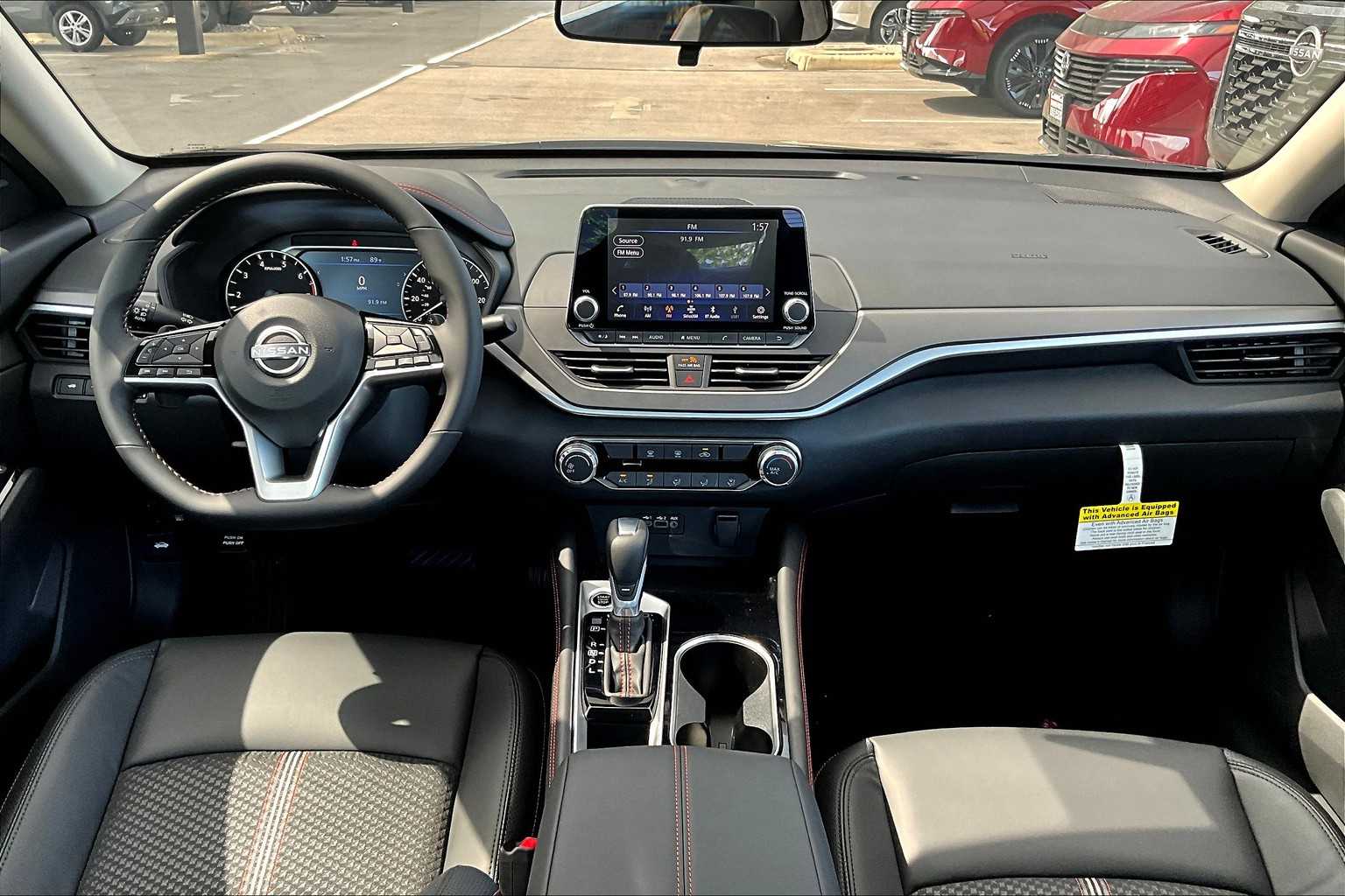 2025 Nissan Altima SR photo 5