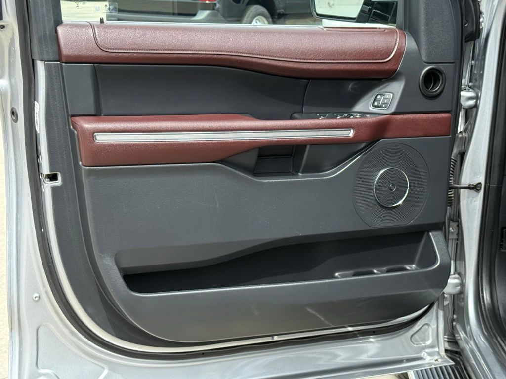 2023 Ford Expedition MAX Limited photo 17