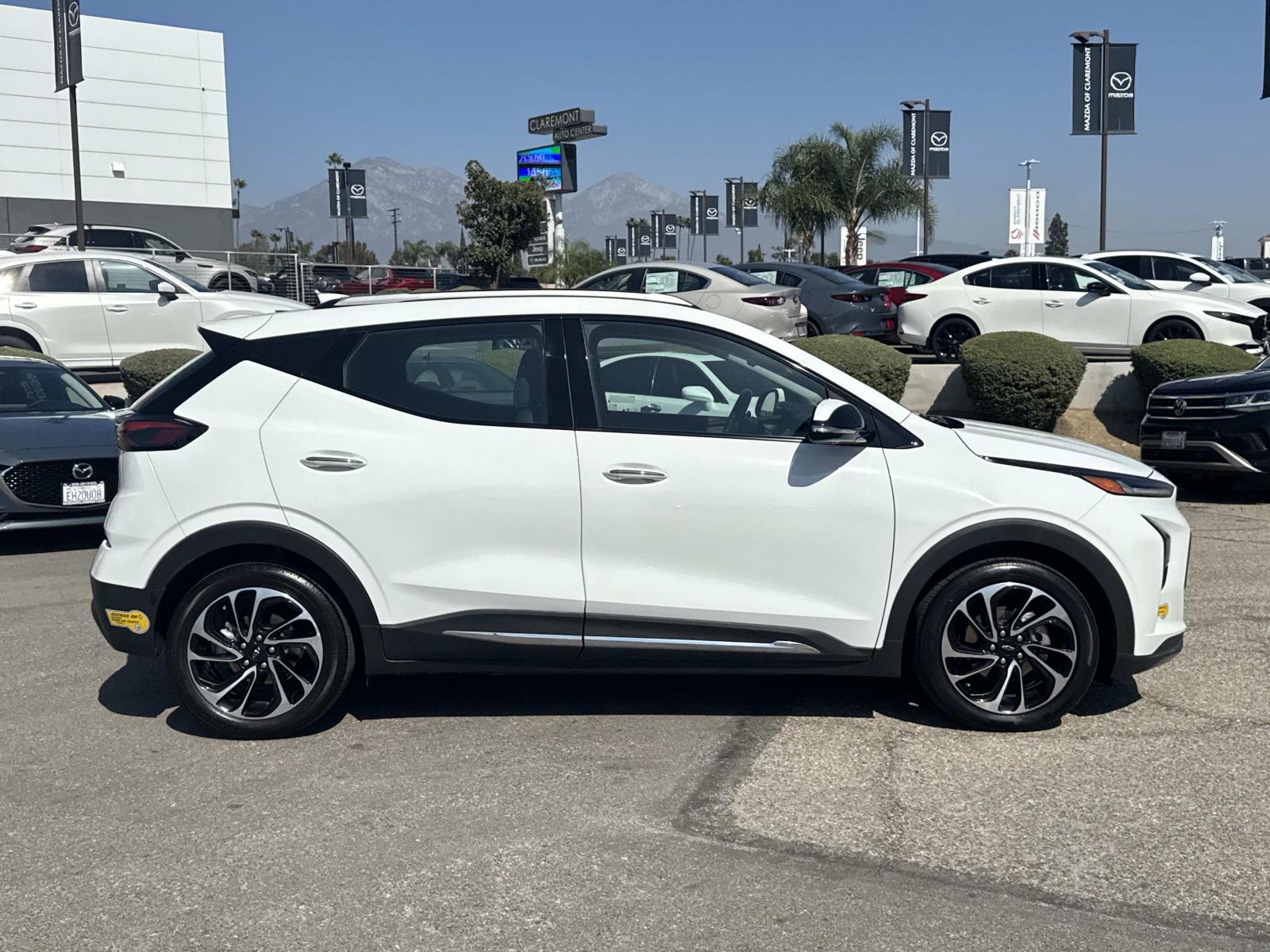 2022 Chevrolet Bolt EUV Premier photo 4